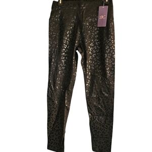 NWT Womens Dragon Fit Black Leggings Medium Waist Compression Leopard Print WP2